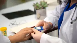 Evita los picos de glucosa en la sangre al consumir esta fruta rica en fibra: esta es la cantidad ideal