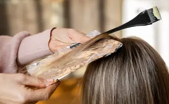 Aprende a preparar un tinte casero a base de papa: despídete de las canas para siempre