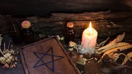 Alerta por brujería: misterioso hallazgo de aves muertas desencadena una investigación