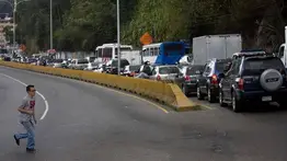 Cae valla sobre motorizado en la Panamericana: imágenes aquí