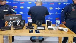 Robaba celulares en la tienda donde trabajaba y los vendía por redes: detienen a coordinador de IVOO
