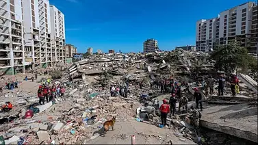 Chris Wright visita las zonas de desastre en La Guaira junto a Kit Miyamoto: video Chris Wright visita las zonas de desastre en La Guaira junto a Kit Miyamoto: video