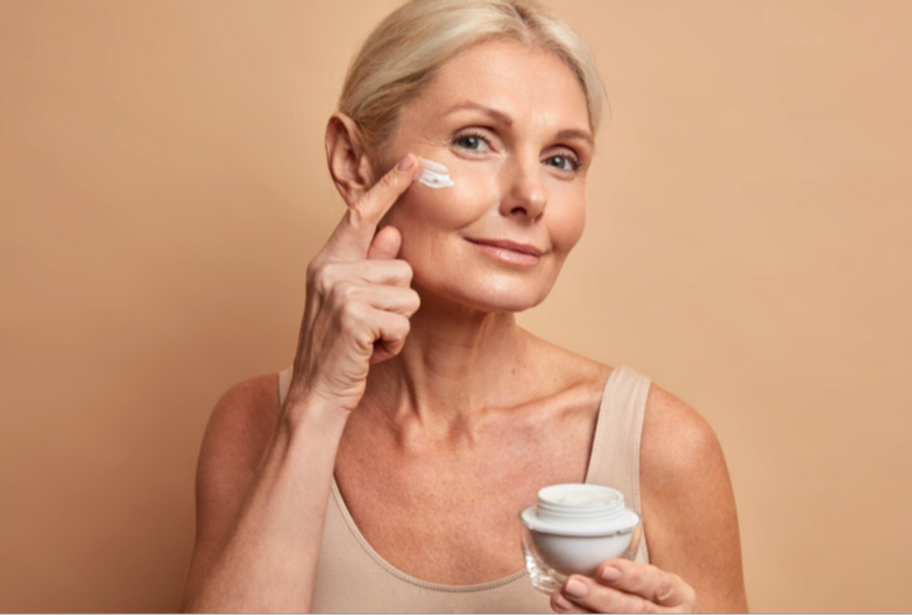 El secreto de las pieles maduras: la clave nocturna para reparar el rostro después de los 60 años