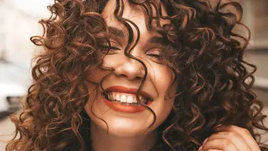 El retorno a las ondas: el arte de recuperar la textura natural del cabello El retorno a las ondas: el arte de recuperar la textura natural del cabello