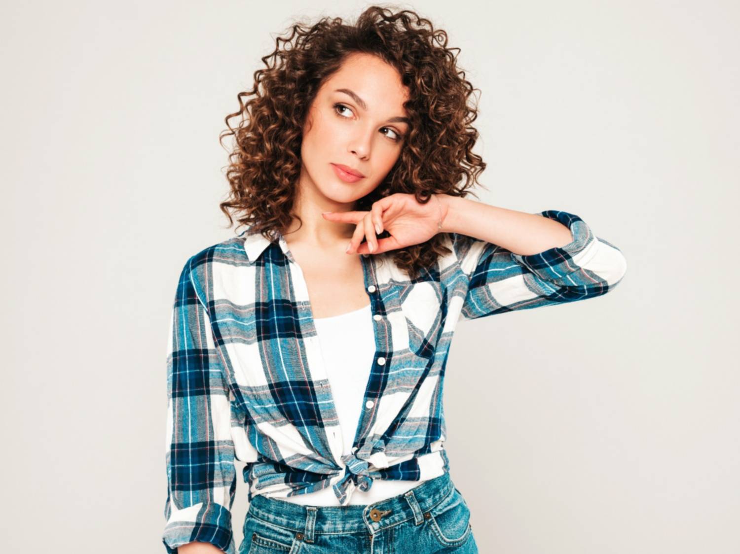 El retorno a las ondas: el arte de recuperar la textura natural del cabello