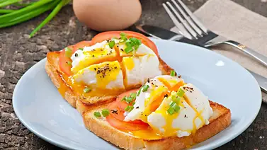 Sigue al pie de la letra: Receta de huevos benedictinos para iniciar el día con un brunch espectacular Sigue al pie de la letra: Receta de huevos benedictinos para iniciar el día con un brunch espectacular