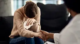 Guía para manejar el duelo: Herramientas claves para ayudar a aceptar emociones tras la pérdida de un ser querido 