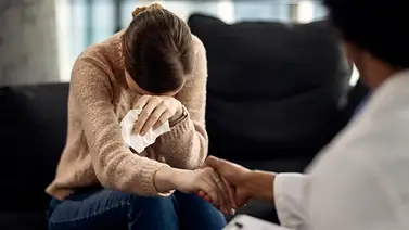 Guía para manejar el duelo: Herramientas claves para ayudar a aceptar emociones tras la pérdida de un ser querido Guía para manejar el duelo: Herramientas claves para ayudar a aceptar emociones tras la pérdida de un ser querido