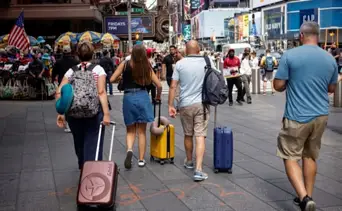 Aumento de precios durante el feriado nacional: viajeros en EEUU enfrentan costos récord 