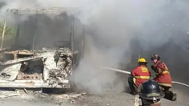 Incendio de una encava en la autopista Gran Mariscal de Ayacucho: quedó en pérdida total Incendio de una encava en la autopista Gran Mariscal de Ayacucho: quedó en pérdida total