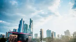 Los artistas latinos que encenderán los escenarios de Chicago: ¿Quiénes encabezan la lista? 