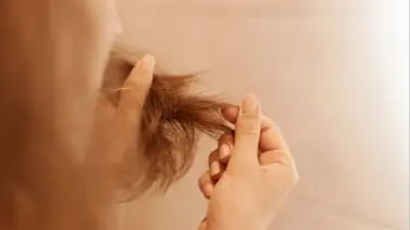 Cuidado capilar: todo sobre las horquetillas y cómo eliminarlas de tu melena Cuidado capilar: todo sobre las horquetillas y cómo eliminarlas de tu melena
