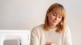 Soluciones de emergencia: Aprende estas técnicas para reparar agujeros en la ropa