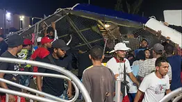 Clausuran parque de atracciones tras colapso de las "sillas voladoras" que dejó varios niños heridos