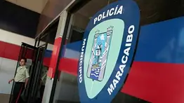 Le arrancó la oreja de un mordisco: detienen a pareja por violento episodio en un bar