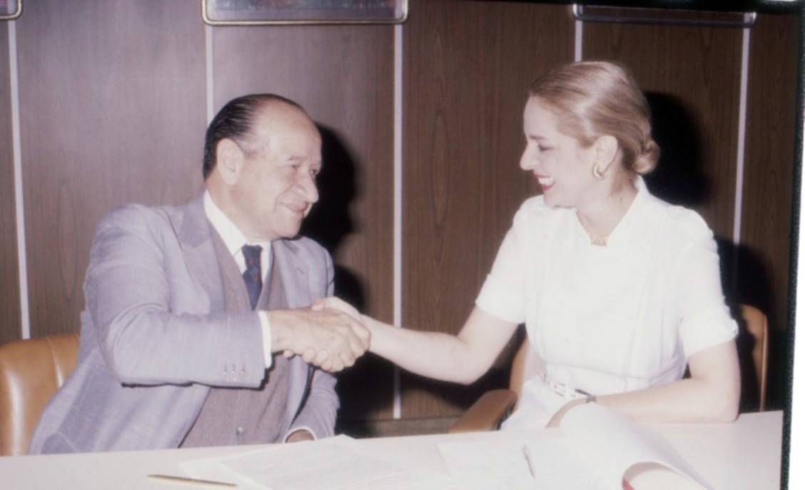 Un empresario visionario catapultó a Carolina Herrera: la diseñadora venezolana cumple 45 años de trayectoria