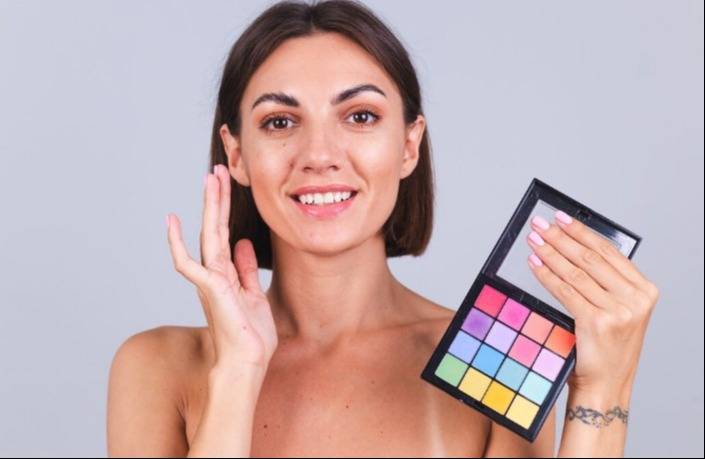 El arte del maquillaje: Manual práctico para aplicarse los productos con los dedos
