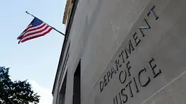 La tarifa de 1.600 dólares por licencias de armas en San José desata un conflicto legal con Washington: detalles del proceso judicial