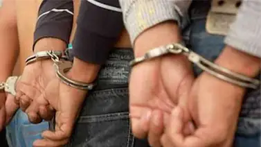 Cuatro hombres resultan detenidos tras amenazar con machetes a una familia: esto exigían Cuatro hombres resultan detenidos tras amenazar con machetes a una familia: esto exigían