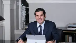 Alejandro Betancourt enfrenta incautación de armas y vehículos de lujo tras allanamientos en España