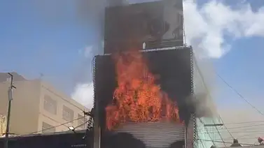Reportan incendio en El Cementerio este 20 de septiembre: afecta local comercial Reportan incendio en El Cementerio este 20 de septiembre: afecta local comercial