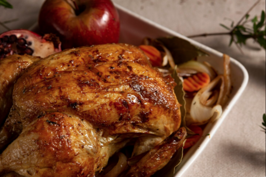No más pollo al horno reseco: chefs develan el secreto para obtener una carne ultra jugosa