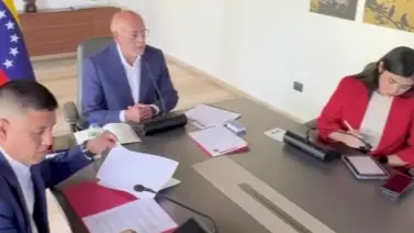 Gobierno venezolano evalúa convenios de becas en España: detalles Gobierno venezolano evalúa convenios de becas en España: detalles