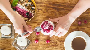 Enigma de fruta y chía: La combinación perfecta para romper el ayuno Enigma de fruta y chía: La combinación perfecta para romper el ayuno