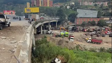 Aparatoso accidente en la Bajada de Tazón este 24 de septiembre: camión cae al vacío cerca de vertedero de Fospuca Aparatoso accidente en la Bajada de Tazón este 24 de septiembre: camión cae al vacío cerca de vertedero de Fospuca