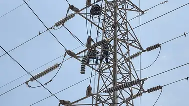 Servicio eléctrico: Corpoelec repara línea de transmisión a 138 kV tras desprendimiento de conductor Servicio eléctrico: Corpoelec repara línea de transmisión a 138 kV tras desprendimiento de conductor