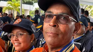 Chacao condecora a más de 800 funcionarios por su labor tras el doble terremoto Chacao condecora a más de 800 funcionarios por su labor tras el doble terremoto