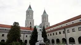 Ataque con cuchillo en monasterio de Polonia deja a un sacerdote muerto: hay cuatro heridos