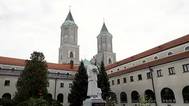 Ataque con cuchillo en monasterio de Polonia deja a un sacerdote muerto: hay cuatro heridos Ataque con cuchillo en monasterio de Polonia deja a un sacerdote muerto: hay cuatro heridos