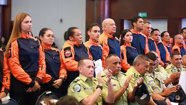 En imágenes: Alcaldía de Baruta condecora a rescatistas y voluntarios por su labor ante los terremotos En imágenes: Alcaldía de Baruta condecora a rescatistas y voluntarios por su labor ante los terremotos