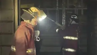 Incendio en el mercado de Quinta Crespo este 25 de septiembre: varios locales consumidos totalmente Incendio en el mercado de Quinta Crespo este 25 de septiembre: varios locales consumidos totalmente