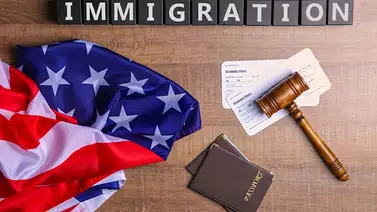 Administración Trump quita el doble de papeles que sus deportaciones Administración Trump quita el doble de papeles que sus deportaciones