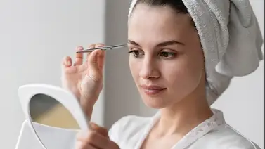 Esculpir el rostro paso a paso: El arte de dominar el hilo, la pinza o la cera y redefinir tus facciones Esculpir el rostro paso a paso: El arte de dominar el hilo, la pinza o la cera y redefinir tus facciones