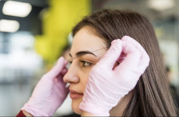 Esculpir el rostro paso a paso: El arte de dominar el hilo, la pinza o la cera y redefinir tus facciones Esculpir el rostro paso a paso: El arte de dominar el hilo, la pinza o la cera y redefinir tus facciones