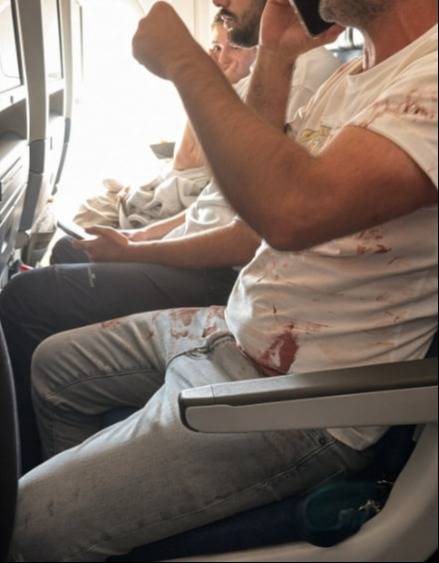 Aterrador incidente en vuelo de FlyDubai hacia a Israel: piloto apuñala a su compañero en presunto intento de secuestro Aterrador incidente en vuelo de FlyDubai hacia a Israel: piloto apuñala a su compañero en presunto intento de secuestro