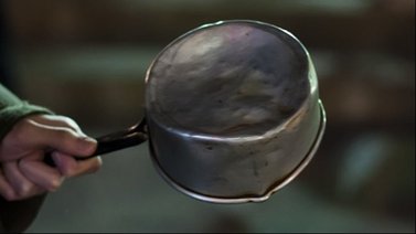 Sujeto golpeó a su hijo de 11 meses con una olla al discutir con su pareja