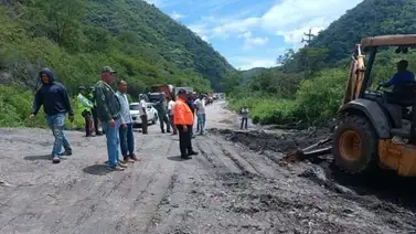 Autoridades atienden deslave causado por lluvias en la vía Lara-Zulia Autoridades atienden deslave causado por lluvias en la vía Lara-Zulia