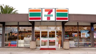 Saquean una tienda 7- Eleven en California 