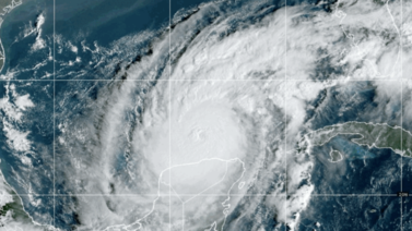 Última hora del huracán Milton EEUU | Avanza a Florida con nueva categoría
