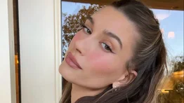 Hailey Bieber exhibe fotos inéditas de su embarazo