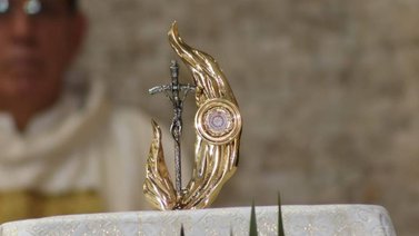 Feligreses reciben las reliquias de Juan Pablo II en México