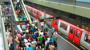 Hombre se lanza a los rieles del metro de Caracas (+DETALLES)