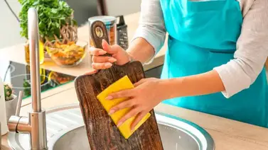 Este es el desinfectante casero que remueve la suciedad de la tabla de picar Este es el desinfectante casero que remueve la suciedad de la tabla de picar