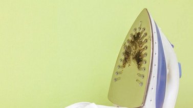 Tip para limpiar la plancha quemada en cuestión de segundos