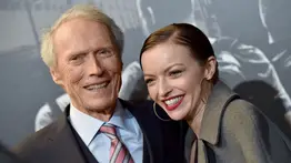 Hija de Clint Eastwood es detenida por violencia doméstica