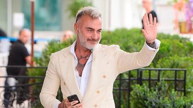 Gianluca Vacchi recibe emotivo regalo de su hija (+VIDEO)